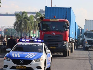 Kapal F1H2O Diangkut dari Belawan ke Toba Pakai 8 Kontainer