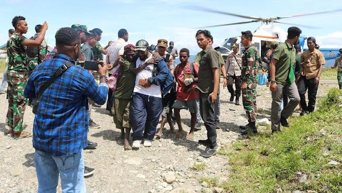 Warga Distrik Paro dievakuasi ke Distrik Kenyam, Nduga, Papua Pegunungan.