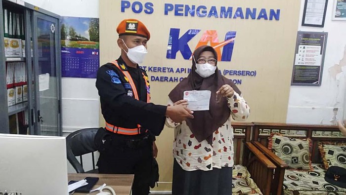 PT KAI memiliki sistem layanan Lost and Found. Sepanjang 2022, terdapat 4.984 ribu barang temuan dengan nilai Rp4.054.600.969 berhasil KAI amankan.
