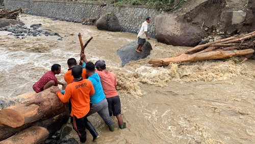 1.785 pipa air rusak diterjang banjir bandang di Desa banyupoh, Gerokgak, Buleleng. Akibatnya, 50 keluarga kesulitan mengakses air bersih.