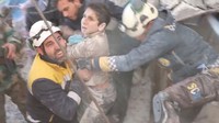 Pasukan White Helmets memiliki anggota sekitar 3.000 orang dan harus berjuang ekstra melakukan misi penyelamatan di tengah bantuan dari negara lain yang tak kunjung datang. White Helmets/REUTERS  