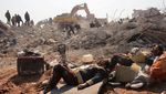 Aksi Relawan White Helmets, Ujung Tombak SAR Korban Gempa di Suriah