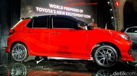 Dalam presentasi yang disampaikan Toshihiro Nakano, saat ini Agya generasi kedua memiliki ukuran yang lebih besar yakni dengan panjang wheelbase 2.525 mm (+70 mm), panjang total 3.760 mm, dan tinggi 1.505 mm (-15 mm). Foto: Ridwan Arifin