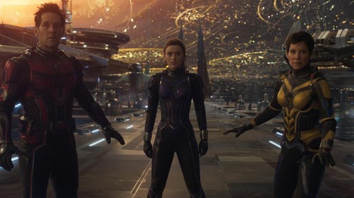 (L-R): Paul Rudd as Scott Lang/Ant-Man, Kathryn Newton as Cassandra Cassie Lang, Evangeline Lilly as Hope Van Dyne/Wasp in Marvel Studios ANT-MAN AND THE WASP: QUANTUMANIA. Photo courtesy of Marvel Studios. © 2022 MARVEL.