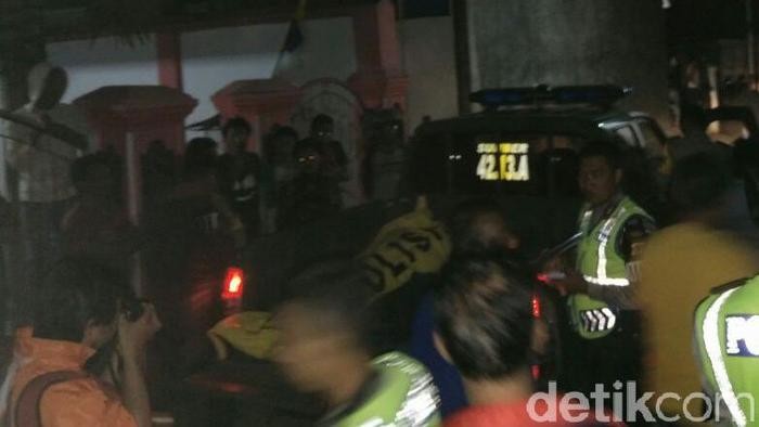 AS pria asal Sumber Cirebon membantai keluarganya