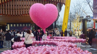 Balon Love-love Warnai Perayaan Hari Valentine di China