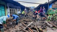 Dahsyatnya Banjir Bandang Terjang Bondowoso Bawa Material Lumpur Dan Kayu