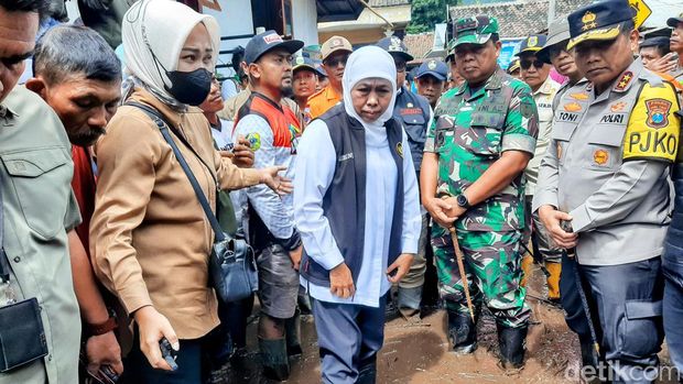 Banjir bandang menerjang Bondowoso, Jawa Timur. sejak Minggu, 12 Februari 2023. Gubernur Jawa Timur Khofifah Indar Parawansa mengunjungi lokasi terdampak banjir.