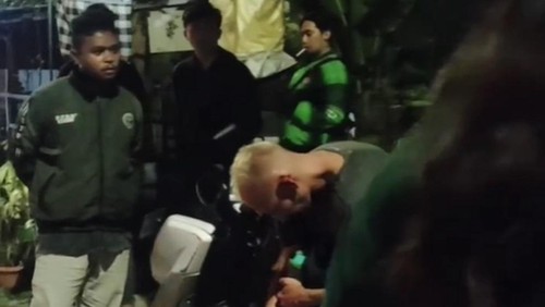 Polresta Denpasar menangkap bule Rusia yang bertabrakan dengan warga lokal. Bule itu tidak memiliki SIM dan tidak berhati-hati.