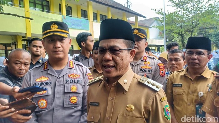 Bupati Bandung Dadang Supriatna