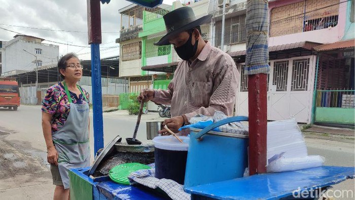 Cendol Panas Pak Sofyan di Pematang Siantar (Fria Sumitro/detikSumut) Cendol Panas Pak Sofyan di Pematang Siantar (Fria Sumitro/detikSumut)