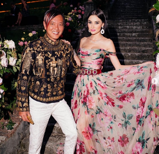 Meski begitu, keduanya tampak begitu stylish. Power couple ini sering menghadiri acara-acara fashion show dengan busana glamour. Foto: dok. Instagram/@deborahhung