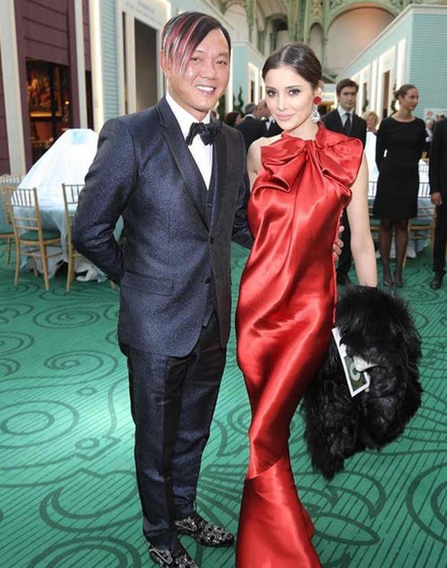 Deborah Valdez Hung punya wajah secantik boneka dengan tubuh semampai. Kecantikan sang model kerap mendapat puja-puji dari netizen. Sementara suaminya, Stephen Hung kerap kali diejek karena fisiknya. Foto: dok. Instagram/@deborahhung