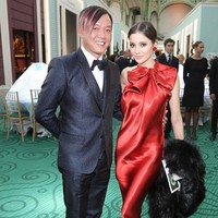 Deborah Valdez Hung punya wajah secantik boneka dengan tubuh semampai. Kecantikan sang model kerap mendapat puja-puji dari netizen. Sementara suaminya, Stephen Hung kerap kali diejek karena fisiknya. Foto: dok. Instagram/@deborahhung