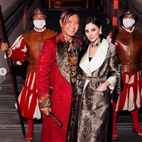 Omongan miring tentang keduanya tampak tidak mempengaruhi rumah tangga mereka. Stephen Hung dan Deborah hidup berumah tangga adem ayem selama lebih dari 10 tahun menikah. Keduanya pun sudah memiliki dua orang anak. Foto: dok. Instagram/@deborahhung