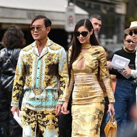 Seperti dikutip dari Eva vn, Stephen Hung dijuluki banyak orang sebagai miliarder jelek di Hong Kong. Sementara, Deborah seorang model dengan penampilan cantik, terlebih usianya 24 tahun lebih muda dari Stephen. Foto: dok. Instagram/@deborahhung