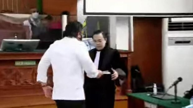 Ferdy Sambo serahkan buku hitam ke pengacara (Wilda-detikcom)