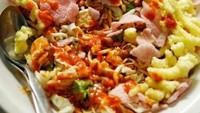 Irisan sayur yang segar ditambah kucuran bumbu yang asam, segar dan manis membuat Asinan Kembang Goyang selalu dibanjiri pesanan. Berlokasi di Serpong Green Park T17, Tangerang Selatan, harga per porsinya hanya dipatok Rp 22.500. Foto: Instagram/Google Review/Istimewa