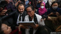 Sebelumnya, Mantan Kadiv Propam Polri Ferdy Sambo divonis bersalah melakukan pembunuhan berencana terhadap ajudannya, Brigadir N Yosua Hutabarat. Sambo divonis mati.