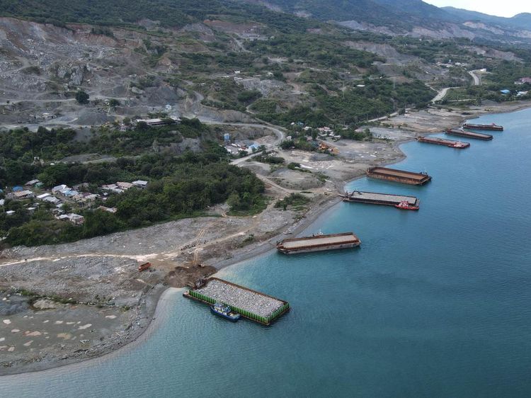 Foto Udara Aktivitas Tambang Galian C di Teluk Palu
