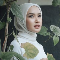 Pedangdut yang bernama lengkap Cita Rahayu itu juga menegaskan lewat Instagram Story, jika penampilannya saat ini tidak ada paksaan dari pihak mana pun. Pelantun lagu Sakitnya Tuh di Sini itu juga menegaskan jika pasangannya tidak pernah meminta atau menyuruh untuk berhijab. Kerudungku adalah murni keinginanku sejak dulu tanpa ada paksaan dan karena siapa. Mungkin ada hubungannya dengan pasanganku mungkin ada. Walaupun beliau tidak pernah meminta atau menyuruhku, tulisnya. Foto: Dok. Instagram @cita_citata.