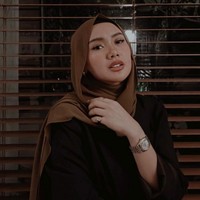 Cita Citata kerap memperlihatkan bagian leher dan sengaja tidak memakai jarum pentul atau peniti pada hijabnya. Foto: Dok. Instagram @cita_citata.