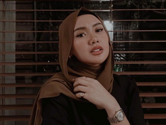 Gaya hijab Cita Citata tuai kritik.
Dok. Instagram @cita_citata.