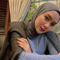 Saat mulai berhijab, wanita kelahiran 14 Agustus 1994 itu berharap agar dirinya menjadi pribadi yang lebih baik lagi dan berguna bagi banyak orang. Terimakasih semua atas doa dan ucapannya. Sebenernya makin tahun umur makin berkurang hehe merasa makin tua. Semoga aku semakin belajar menjadi pribadi yang lebih baik. Bisa berguna untuk banyak orang, di sekitarku dan yang aku sayang. Love you 🖤, tulis Cita Citata di Feeds Instagramnya. Foto: Dok. Instagram @cita_citata.