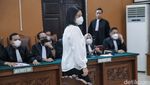 Giliran Putri Candrawathi Jalani Sidang Vonis