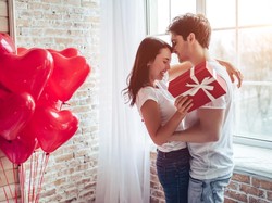 Ide Kado Valentine Romantis untuk Pacar Selain Cokelat