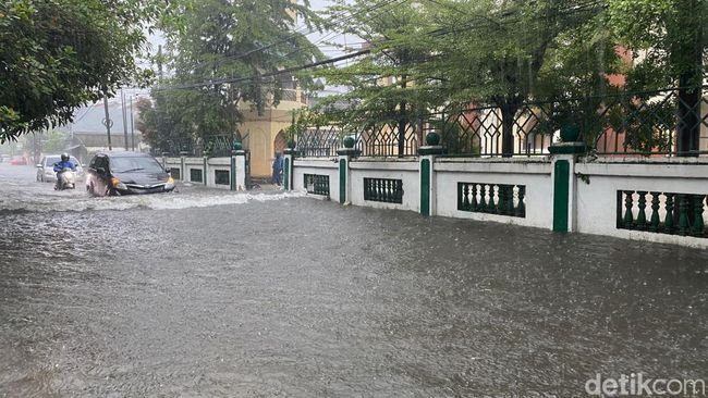 MIH Unitomo Kelas P 2021 Baksos Korban Banjir Bandang Lumajang