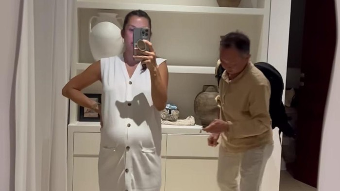 Momen Haru Jennifer Bachdim Saat Lahiran Anak ke-4, Tak Ditemani sang Suami