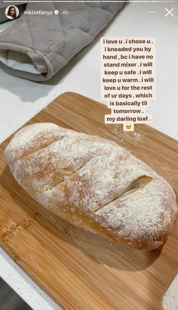 Keren! Penyanyi NIKI Sukses Bikin Roti Baguette Sendiri Keren! Penyanyi NIKI Sukses Bikin Roti Baguette Sendiri