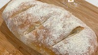 NIKI mengungkap betapa ia menyayangi roti buatannya. Ia berusaha keras karena harus menguleninya dengan tangan langsung karena tak punya mixer.