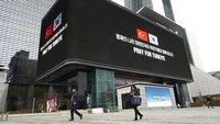 Papan reklame tersebut bertujuan mempromosikan kampanye untuk mengumpulkan sumbangan kepada korban gempa di Turki.