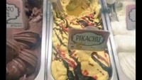 Menyajikan rasa gelato yang unik, toko ini menuliskan rasa Pikachu pada salah satu variannya. Ada netizen yang menganggap toko ini mengolah pikachu menjadi sebuah gelato. Foto: Bored Panda