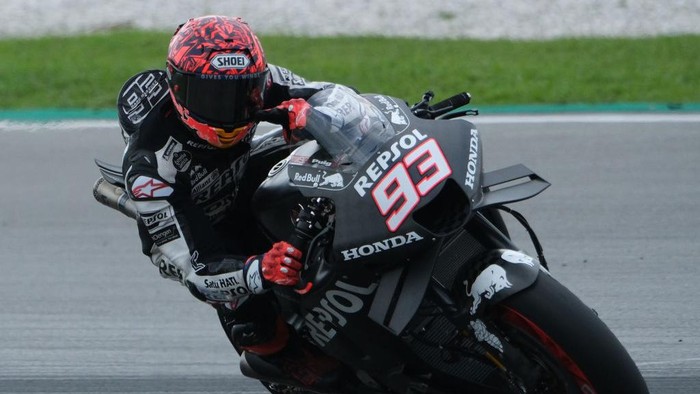 SEPANG, SELANGOR, MALAYSIA - FEBRUARY 12:  Marc Marquez of Spain Repsol and Honda Team rides during the Sepang MotoGP Official Test at Sepang International Circuit on February 12, 2023 in Sepang, Selangor, Malaysia. (Photo by How Foo Yeen/Getty Images)