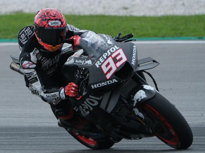 SEPANG, SELANGOR, MALAYSIA - FEBRUARY 12:  Marc Marquez of Spain Repsol and Honda Team rides during the Sepang MotoGP Official Test at Sepang International Circuit on February 12, 2023 in Sepang, Selangor, Malaysia. (Photo by How Foo Yeen/Getty Images)