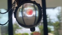 Mereka bahkan melakukan ritual minum darah dan MGK pun menjadikan darah Megan Fox sebagai kalung. Dok. Instagram
