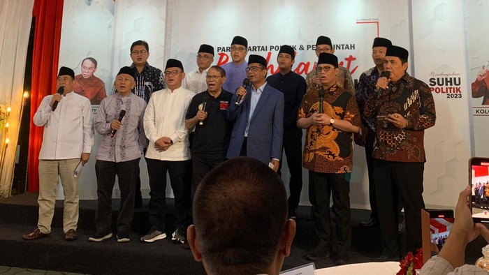 Menko Polhukam Mahfud Md, Wakil Ketua Majelis Syuro PKS Hidayat Nur Wahid, Ketua Dewan Pertimbangan Partai Demokrat Jabar Dede Yusuf, Waketum PAN Viva Yoga Mauladi, Ketua DPP NasDem Gus Choi,
Ketua DPP Golkar Ace Hasan Syadzil, Sekretaris Dewan Pertimbangan DPP PSI Raja Juli, Ketua DPP PDIP Ahmad Basarah, Sekjen PPP Arwani bersalawat.