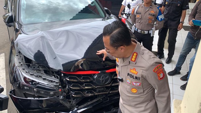 Mobil Fortuner yang disopiri GR (24) yang mengamuk dan rusak Honda Biro di Jaksel diamankan polisi.