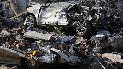 Mobil-mobil Ringsek dan Saling Bertumpuk Akibat Gempa Turki