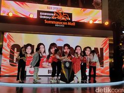 Momen Para Ladies Bigetron Era Angkat Piala MWI Mobile Legends 2023