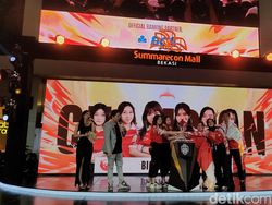 Momen Para Ladies Bigetron Era Angkat Piala MWI Mobile Legends 2023