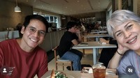 Irma Hutabarat juga sering membagikan momennya bersama sang anak. Kali ini Irma mengajak anaknya, Kevin untuk makan di restoran yang berlokasi di Kemang, Jakarta. Foto: Instagram @irmahutabaratofficial
