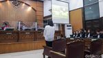 Momen Putri Candrawathi Berdiri dan Divonis 20 Tahun Penjara