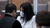 Istri mantan Kadiv Propam Polri Ferdy Sambo, Putri Candrawathi, divonis bersalah. Putri dinyatakan bersalah terlibat pembunuhan berencana terhadap sopirnya, Brigadir N Yosua Hutabarat.