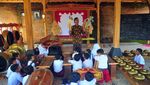 Momen Siswa SD Belajar Wayang dan Gamelan