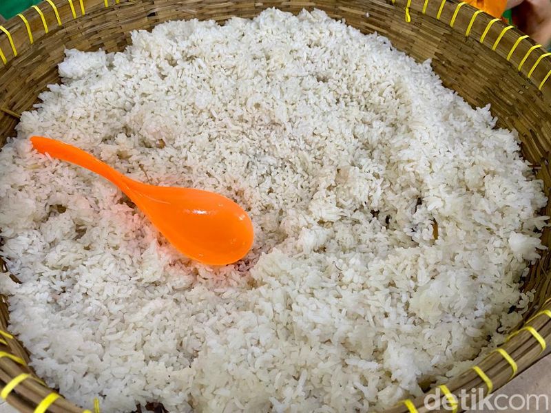 Nasi Uduk Toha, tempat makan nasi uduk paling terkenal di Lampung.