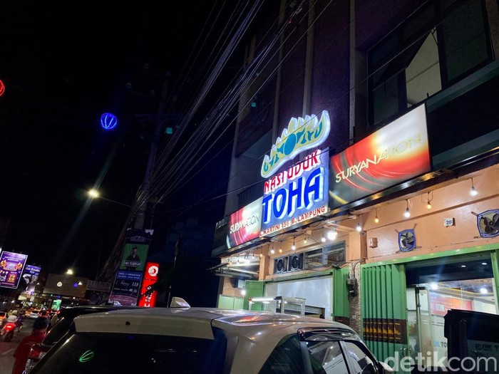 Nasi Uduk Toha, tempat makan nasi uduk paling populer di Lampung.